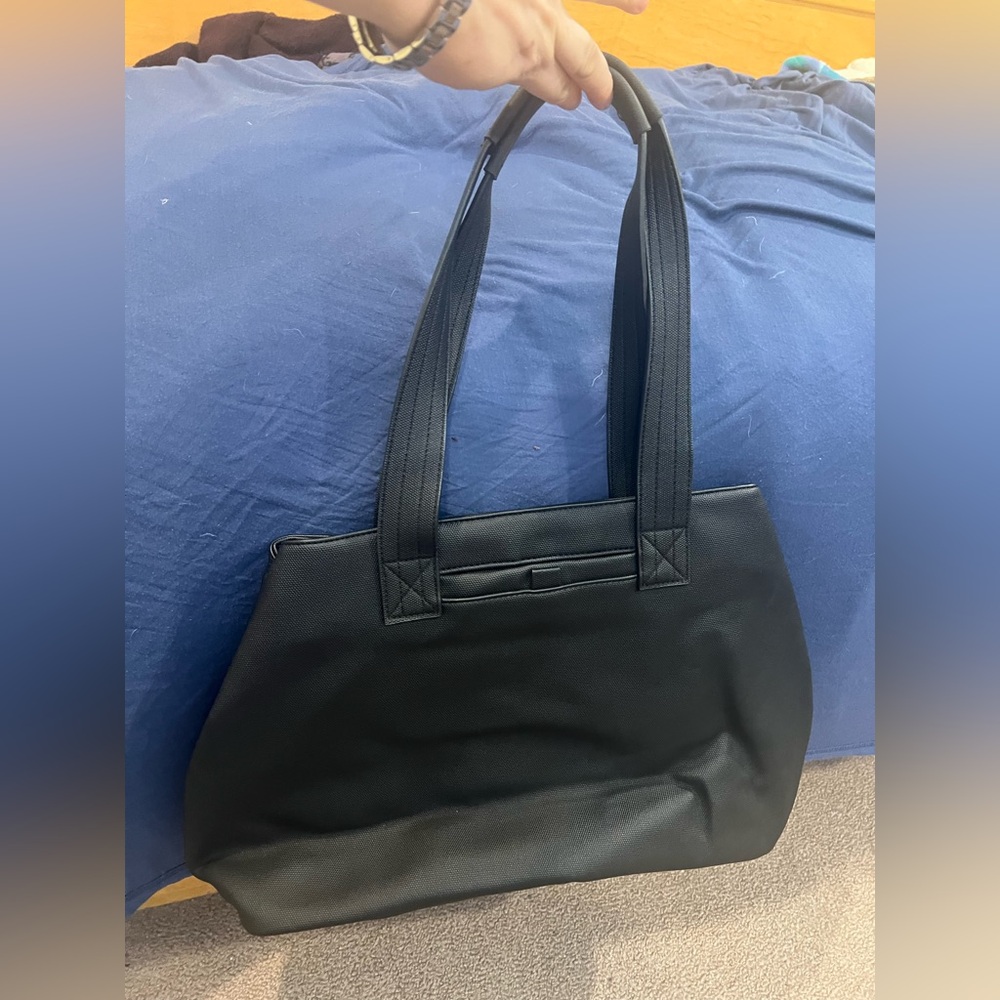 LUG Tempo Matte Luxe VL Tote Bag - Black 2 NWT - Picture 3 of 12